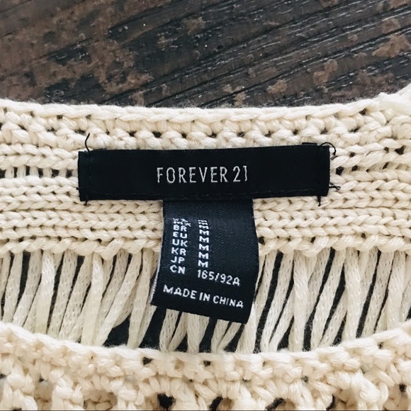 Crocheted Crop top - Picture 3 of 3